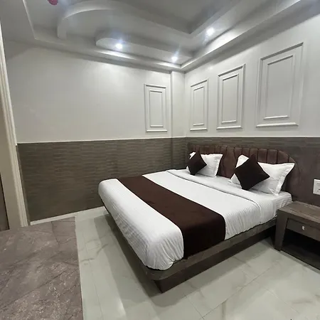 Hotel Shree Guru By Vr Hotels